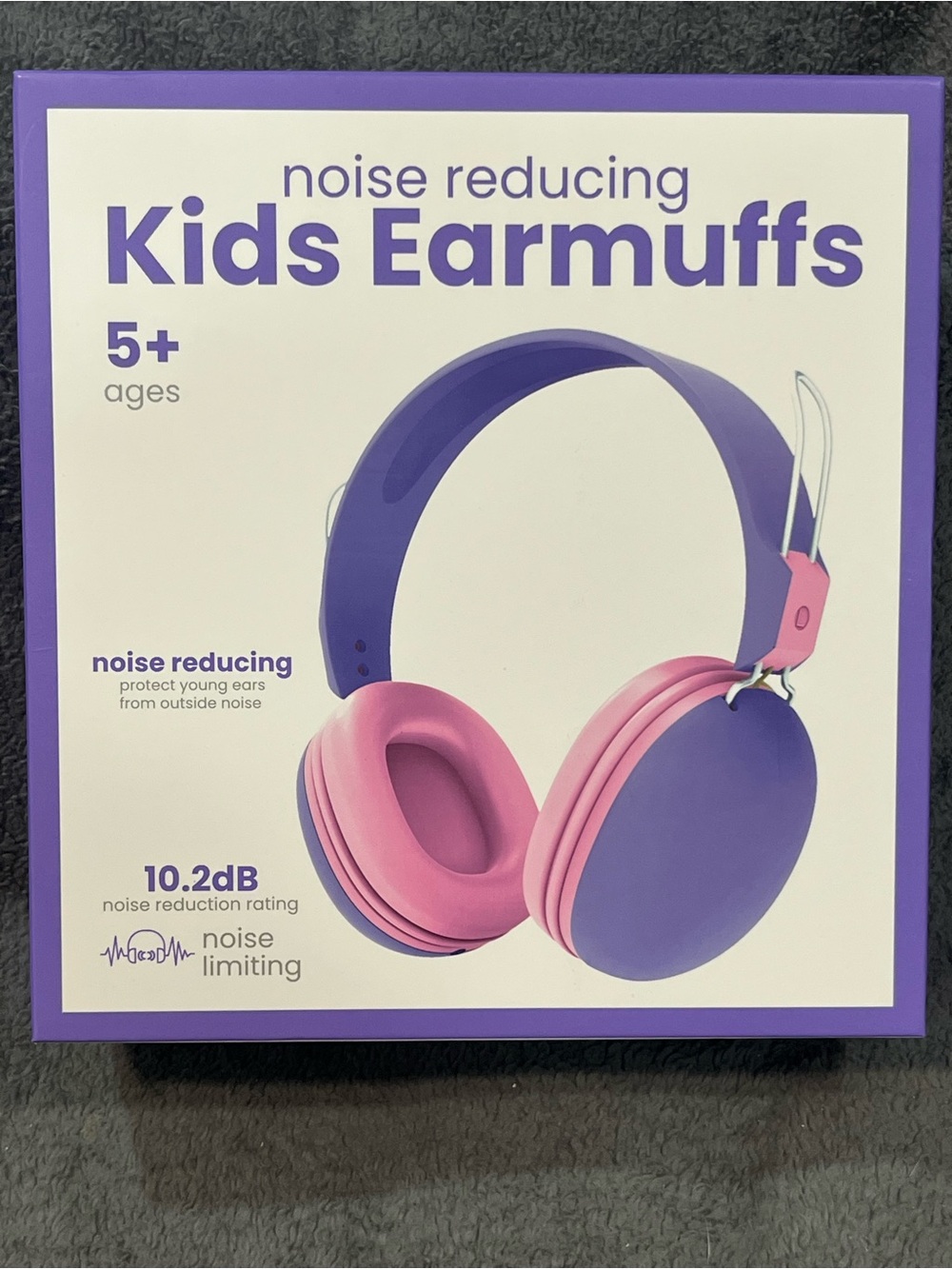 Noise reducing earmuffs